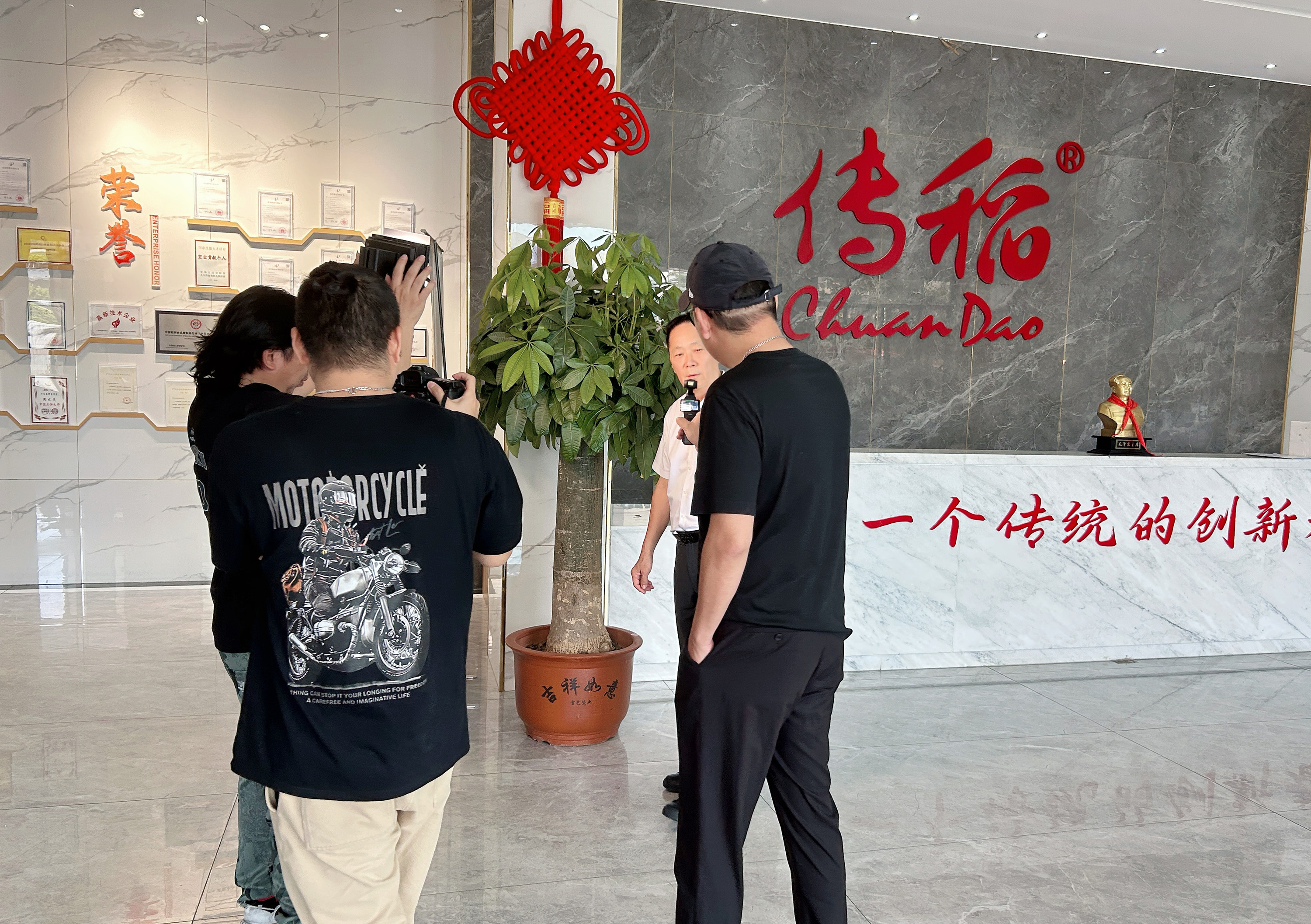 清远广播电视台《对话企业家》栏目组来我司采访